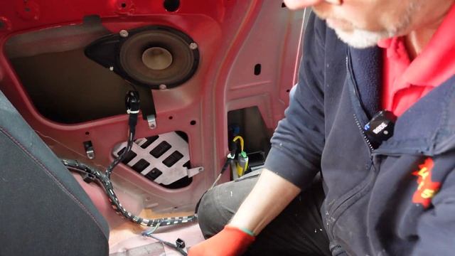 How to Replace a Faulty Blue & Me ECU Module in a Fiat 500 or Abarth - Love 500 How to Series смотреть онлайн