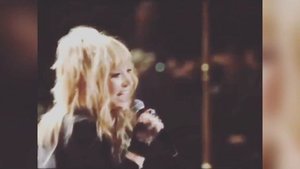 Алла Пугачёва: «Выхожу на сцену, смотрю - опять сидит в первом ряду. После концерта огромный букет»