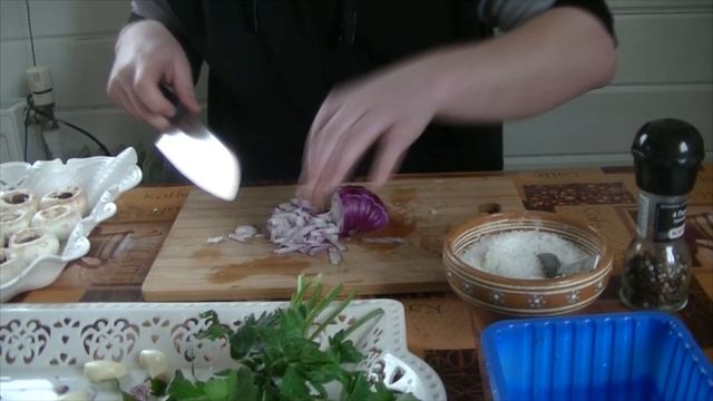 Фаршированные шампиньоны приготовленные на мангале