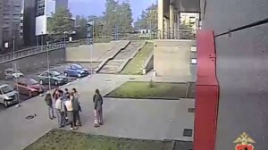 Чувак дал по морде другому