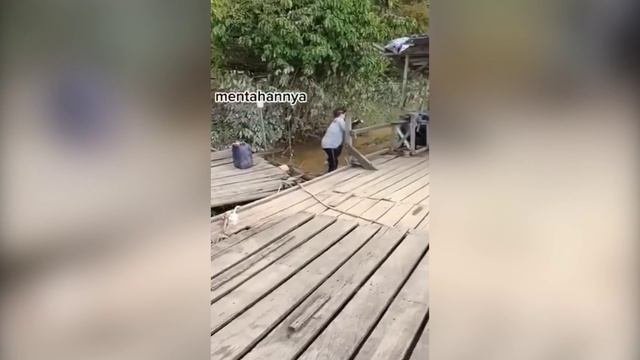Умело швартуется