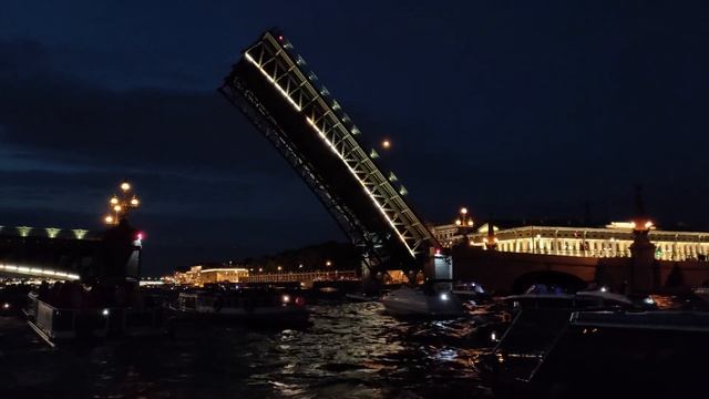 Ночная экскурсия по Неве. Разводные мосты