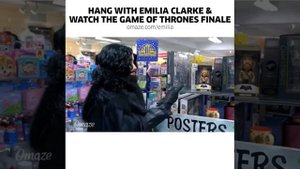 Эмилия Кларк вышла гулять в образе Джона Сноу