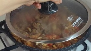 КАК ВКУСНО ПРИГОТОВИТЬ МЯСО С КАРТОШКОЙ ПО ДОМАШНЕМУ.