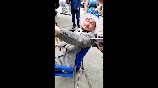 Танцуют все. Крым. Ялта. Офицерский бал. Life is Good смотреть онлайн