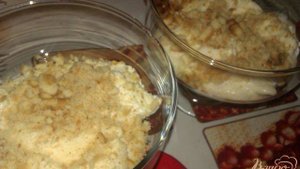 Банановый десерт с мороженым и печеньем