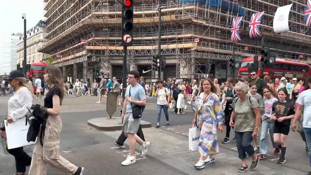 London Walk ?? OXFORD STREET, Selfridges, Oxford Circus to TCR | Central London Walking Tour