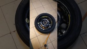 как накачивается разкладная запаска Мерседес, Ауди