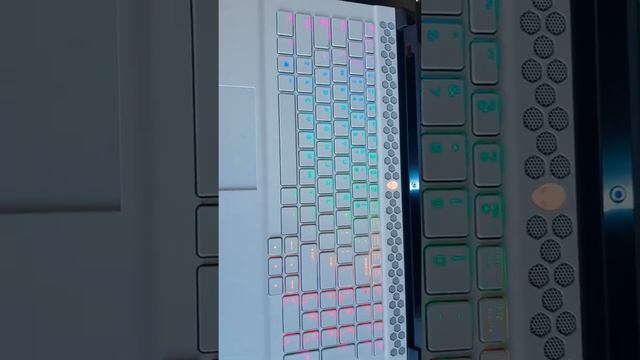 Unboxing Alienware Area 51m 2021 2070 Super смотреть онлайн