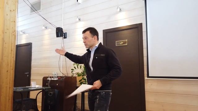Разговор о бедности и богатстве
 Василий Якеменко