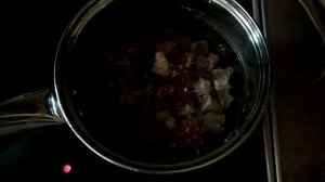 Варю кашу собаке. Сегодня Блэк ест гречку с говядиной. Первый бульон сливаем!