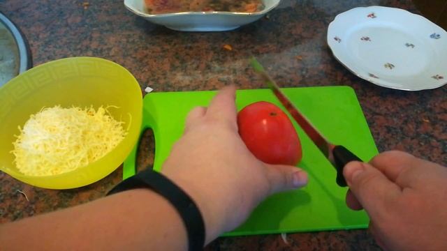 горбуша запеченная под шубой и с помидором и сыром