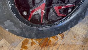 Ремонт бескамерной покрышки, спускает по ободу (на самокате Kugoo G-Booster)