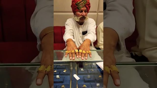 8finger 8Rings 80year old man смотреть онлайн
