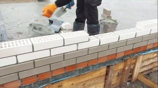 Bricklaying how to build a brick wall