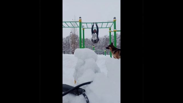 Зимняя тренировка на турниках смотреть онлайн