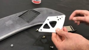 Универсальный спойлер Gran Turismo, на ножках, с регулировкой угла атаки.