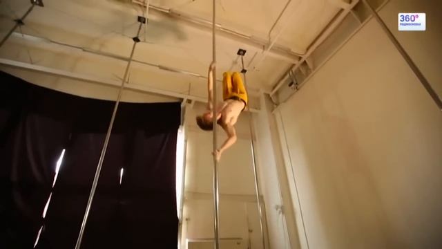 Male pole dance with Dmitry Politov смотреть онлайн