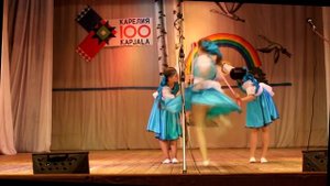 Танец "Тройка" - танцуют "Искорки", поселок Харлу, 7 апреля 2018