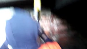 Нанесение монтажной пены на стены ямы, для утепления.