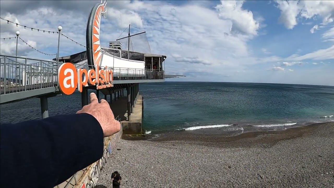 ПРОГУЛКА С РЫЖИКОМ К МОРЮ. НАБЕРЕЖНАЯ ПУСТАЯ.ОДНИ СОБАКИ.ЯЛТА КРЫМ 2022 / Жизнь в Ялте
