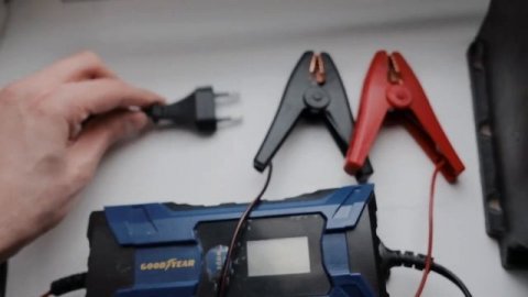 Как зарядить аккумулятор?