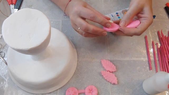 Ваза из пластиковой бутылки и гипсового бинта с золотом. DIY/рукоделие. #избросовогоматериала смотреть онлайн