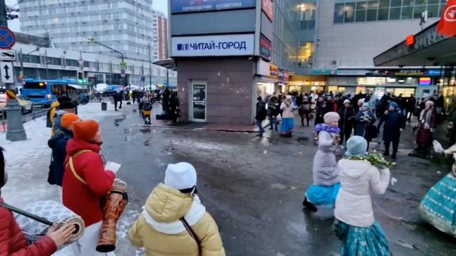 Воспевание Святых имён Бога (Харинама группа "Каруна Чайтанья") смотреть онлайн