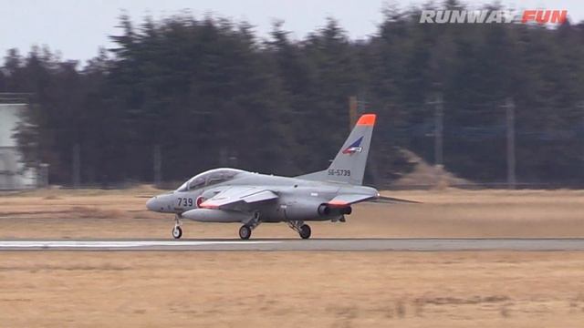 川崎T-4中等練習機 離陸、タッチ＆ゴー、着陸 航空自衛隊百里基地 смотреть онлайн