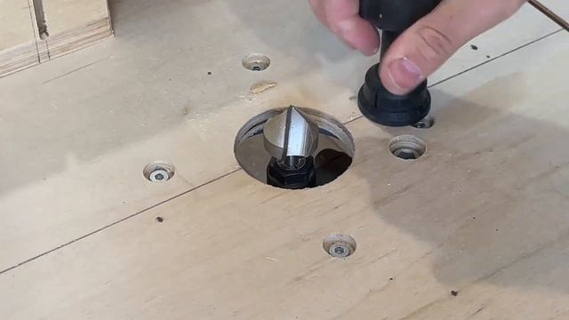 Интерскол ФМ672200Эфрезер в стол.