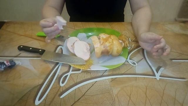 Готовлю куриный рулет ( полуфабрикат) и пробую его.