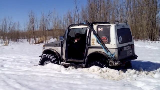 Сузуки самурай, мосты УАЗ тимкен (колхозы), резанный боггер. Весенний снег 4. смотреть онлайн