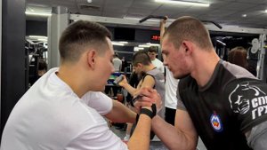 КАК ПОБЕДИТЬ ВСЕХ В АРМРЕСТЛИНГ? (кликбейт) Мастер Спорта дает советы новичкам