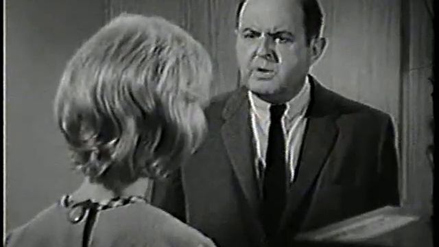 Many Happy Returns Pilot смотреть онлайн