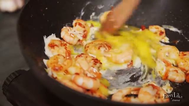 Рис Жареный с креветками смотреть онлайн