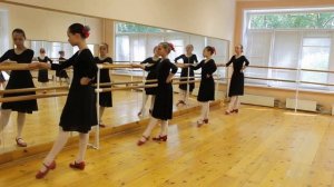 Экзерсис по народному танцу 2 год обучения