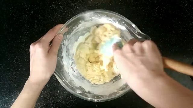 пирог "вишня на снегу". творожно-вишневый пирог. ооочеень вкусно и немного полезно.))