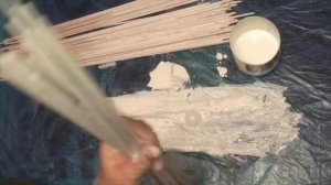 Окраска трубочек в белый цвет, акриловой краской.