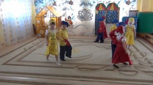 средняя группа "Гномики" танец "Сударушка