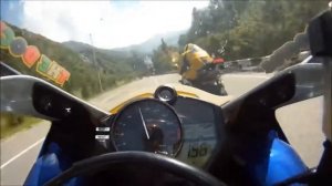 Мотобатл: Yamaha R1 vs Honda cbr1000rr | Прохват на спортбайках по трассе |