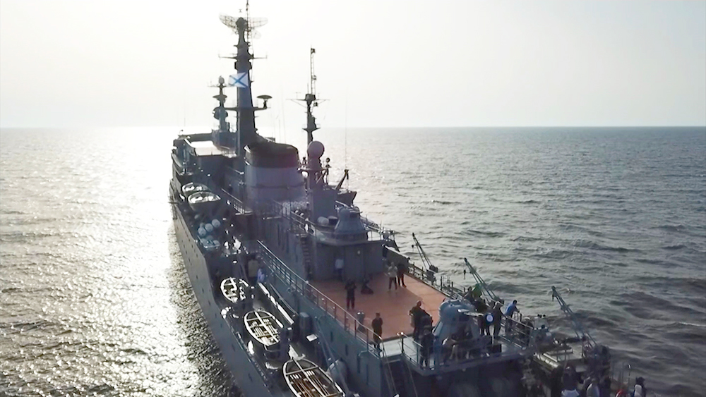 В Финском заливе прошла акция, посвященная защитникам Балтики в годы ВОВ / События на ТВЦ