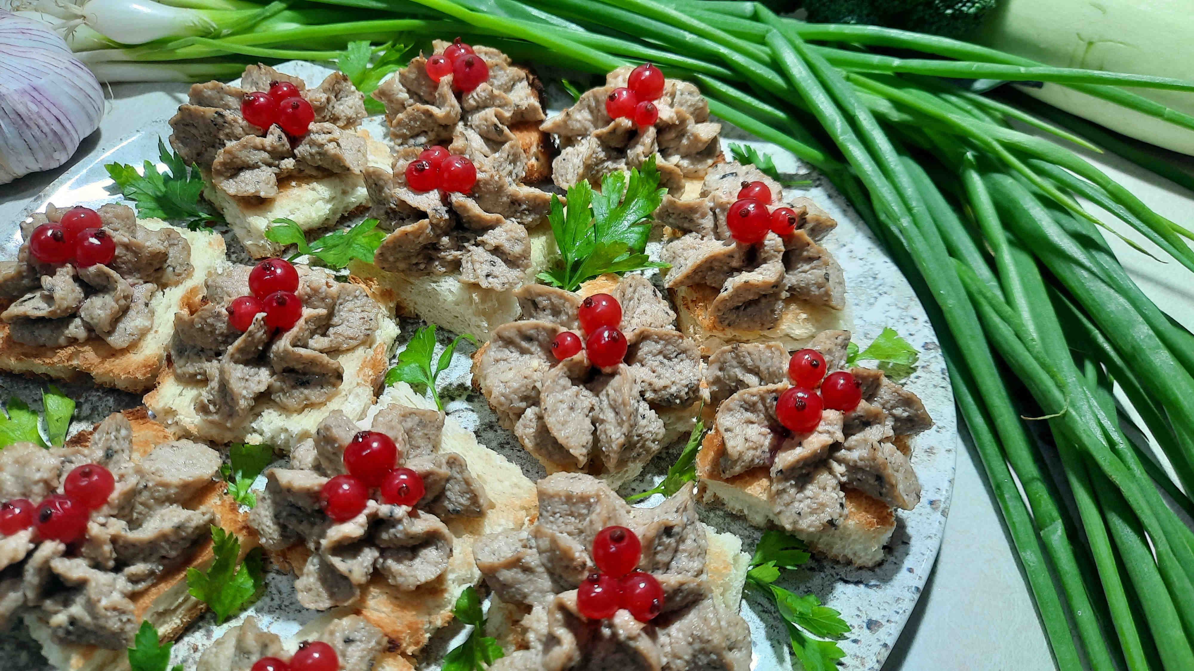 Канапе со шпротами, сыром и яйцом!!!???
