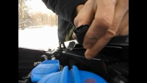 Переполюсовка контактов на помпе омывателя Skoda Octavia II