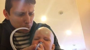 Высасываем сопли (1 год и 1 месяц)