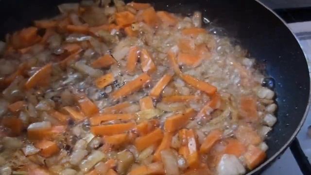 ЖАРКОЕ С КОПЧЕНОЙ КОЛБАСОЙ И СВИНИНОЙ. ВКУСНЫЙ УЖИН ДЛЯ ВСЕЙ СЕМЬИ смотреть онлайн