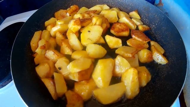 МУЖСКОЙ ОБЕД ЗА 100 РУБЛЕЙ | СТЕЙК ИЗ СВИНИНЫ С КАРТОШКОЙ ПО ДЕРЕВЕНСКИ-САМЫЙ ПРОСТОЙ РЕЦЕПТ смотреть онлайн