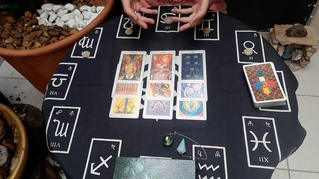 TAROT 2019 - ESCORPIÃO - Aprender a lidar com os finais | Ivan Lopes Tarot