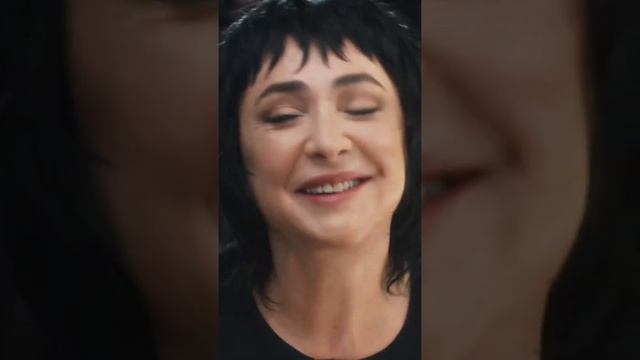 Как реагировать на предложение выйти замуж?Смотрите в видео от меня и Vivienne Sabó смотреть онлайн