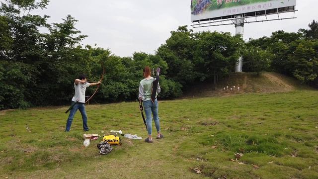 Shoot balloons with Howard Hill Longbow смотреть онлайн