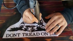 Engraving "Don't Tread On Me" on a wooden flag (PART 1)